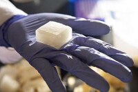 Reusable Jelly Ice Cubes Image 1