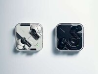 All-Black Carbon Neutral Earphones Image 4