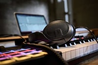 Open-Back Mixer Headphones Image 4