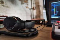 Open-Back Mixer Headphones Image 6