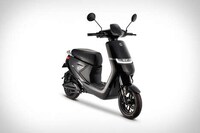 Accessible Electric Moped Models Image 2