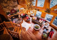 Chicken-Themed Cabin Getaways Image 1