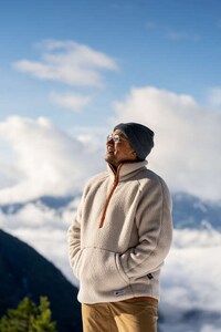 Insulated Unisex Sweaters Image 7
