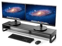 Peripheral-Powering Display Stands Image 3