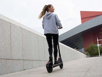 Collapsible Lightweight Commuter Scooters Image 2