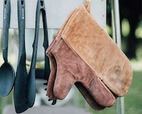 Leather-Made Outdoor Oven Mitts Image 1