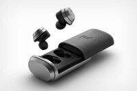 Aluminum Automotive Design Earbuds Image 3