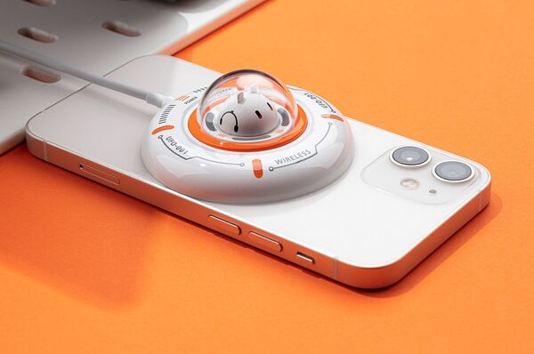 Alien-Inspired Smartphone Chargers