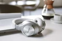 Quick-Charging Wireless Headphones Image 2