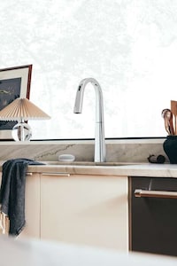 Touchless Smart Faucets Image 1