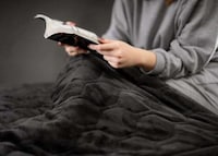 Bed-Gripping Heated Blankets Image 3
