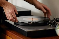 Hi-Res Wireless Turntables Image 3