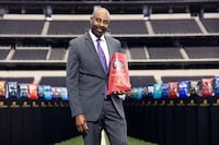 Football-Themed Potato Chips Image 1