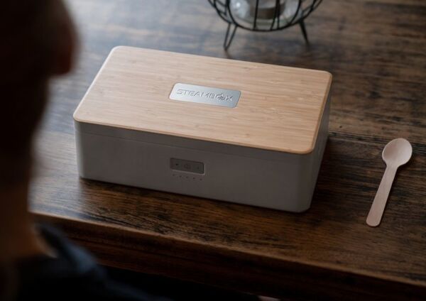 Steam Heating Lunch Boxes