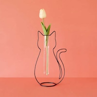 Minimalistic Feline-Inspired Vases Image 1