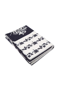 High-Fashion Throw Blankets Image 7