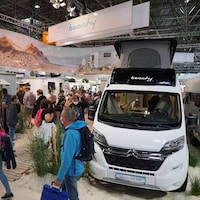 Beach-Ready Camping Vans Image 4