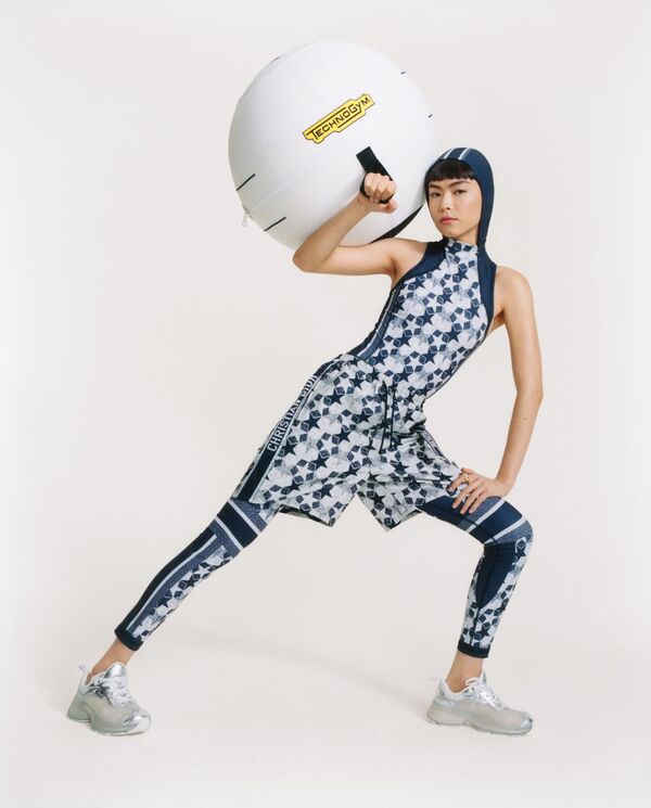 Sleek Luxury Sports Equipment