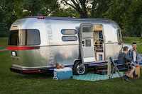 Self-Propelled Electric Trailers Image 2