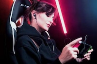 Responsive Gamer Earbuds Image 1