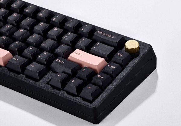 Custom-Inspired Gamer Keyboards : Zoom65 mechanical gaming keyboard