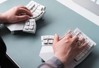 Glove-Like Keyboard Peripherals Image 5