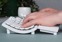 Glove-Like Keyboard Peripherals Image 6