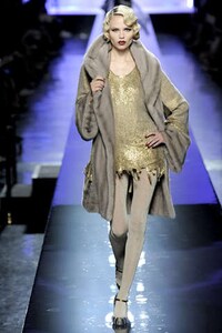 Femmes Fatales Fashion Image 6