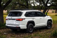 Tech-Packed Full-Sized SUVs Image 4