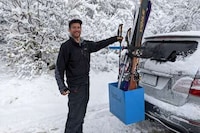 Rack-Free Car Ski Holders Image 1