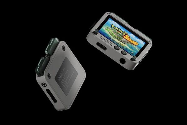 Ultra-Compact Gamer Console Concepts Image 2