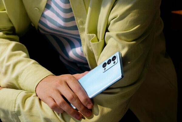 Top 100 Mobile Trends in February