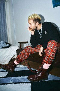Expressive Sex-Themed Fashion Image 7