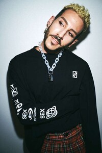 Expressive Sex-Themed Fashion Image 8