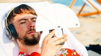 Sun-Blocking Smartphone Attachments Image 1