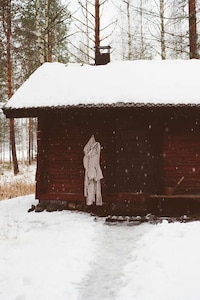 Finnish Sauna-Inspired Bathrobes Image 4