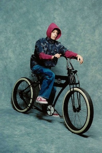 Oversized Retro Streetwear Image 4
