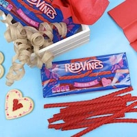 Romantically Themed Candy Lines Image 3