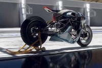 Dapper Dual-Tone Superbike Concepts Image 3