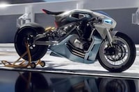 Dapper Dual-Tone Superbike Concepts Image 7