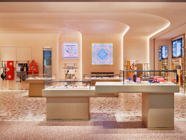 Chic Fashion Shop-In-Shops