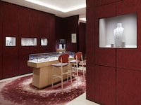 Chic Fashion Shop-In-Shops Image 5