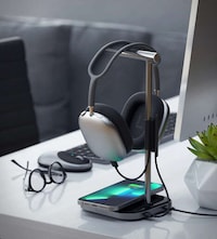 Elegant Headphone Display Stands Image 5