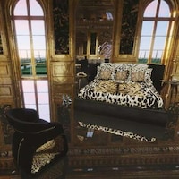 Luxe Metaverse Mansions Image 4