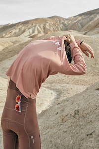 Earthy Cycling Apparel Image 3