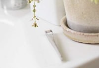 Spring-Equipped Tweezers Image 2