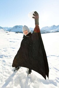 Chic Wool Skiwear Image 4
