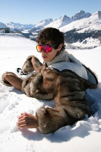 Chic Wool Skiwear Image 7