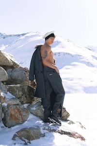 Chic Wool Skiwear Image 8