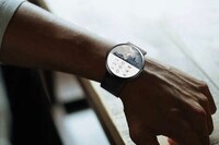 Flippable Display Smartwatches Image 8